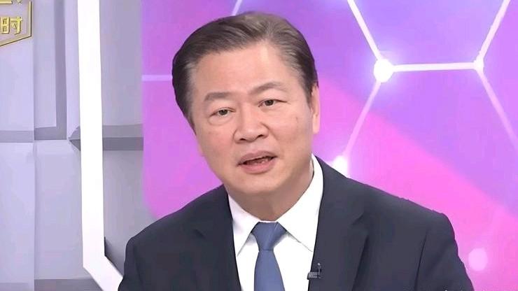 赖岳谦在台湾受到了民进党的打压，网暴及人身安全威胁的困境，也有朋友劝他到大陆避风