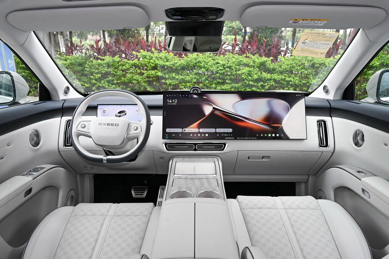 关于新款星途EX7的辅助驾驶系统，我的看法比较直接：硬件给得挺猛，账面确实好看。