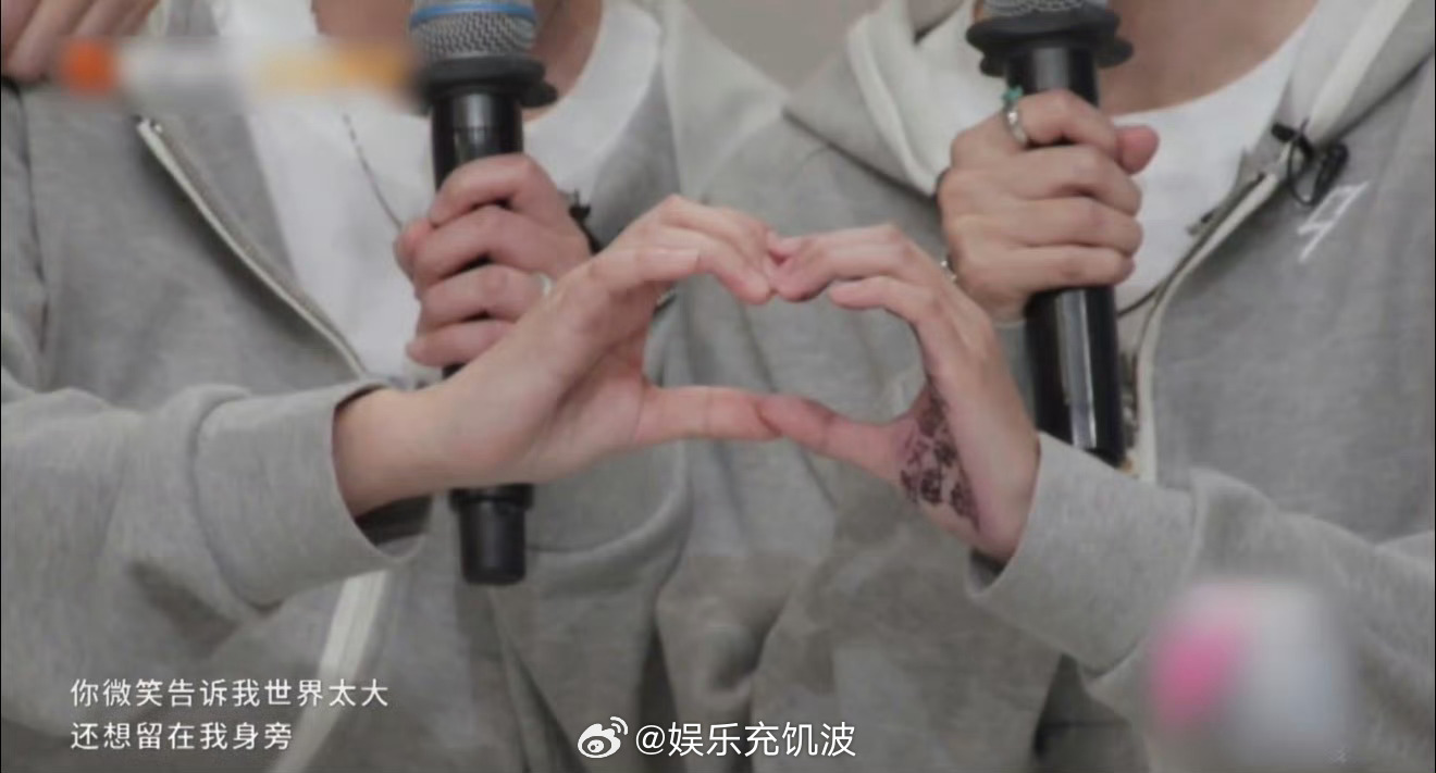 侯宇小考写了一整个手的小抄乘风2026记歌词大难题谁懂啊，侯宇姐姐直接把城北的花