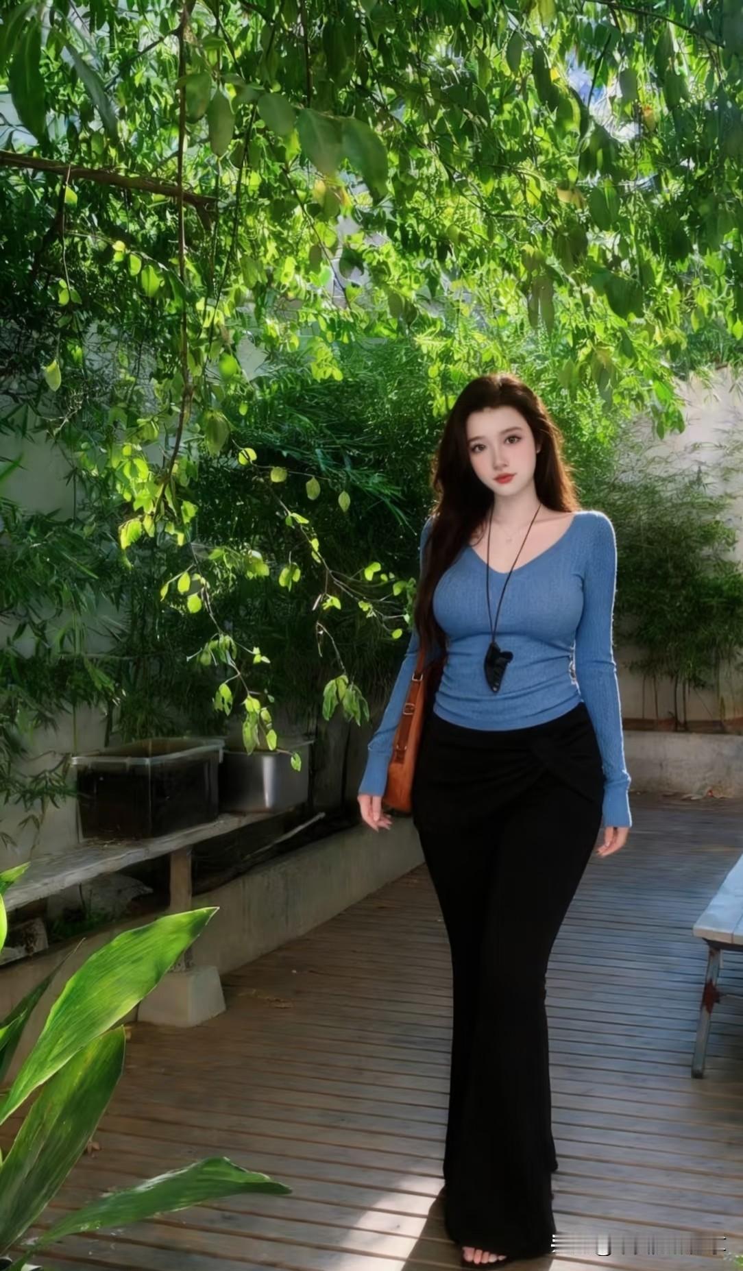 阳光明媚，绿荫如水，这样的日子简直是大自然的馈赠。
今天出门，阳光暖暖地洒在身上