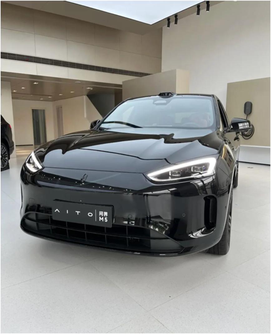 日常用车成本对比，问界新M5 Ultra比Model Y省太多！
开问界新M5 