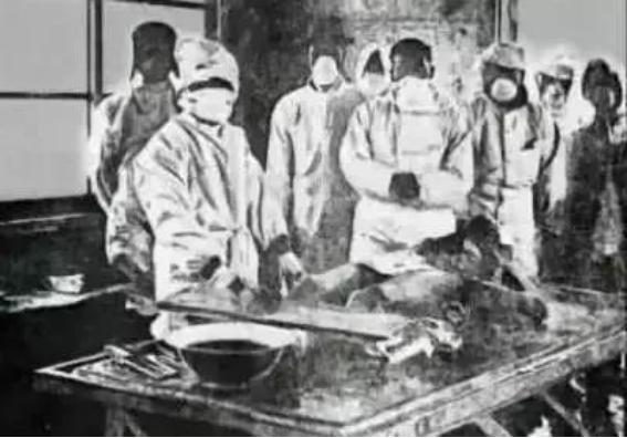 1941年，日本军医曾进行过一项"人马换血"实验，他们将活人的血抽出来，再把马血