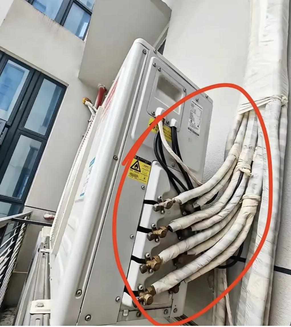 正常的空调不是只有一根铜管吗？为什么我家的有这么多？有没有高手帮忙解释一下