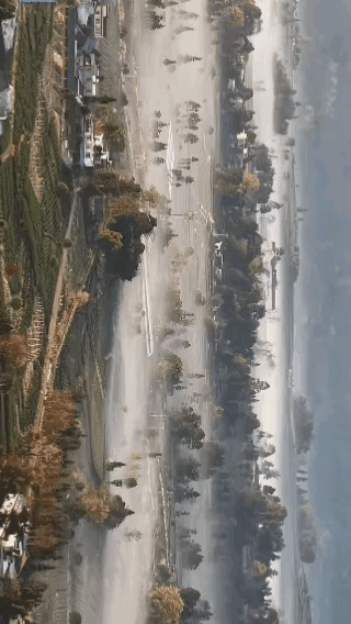 “火到人民日报了！

四川雅安一男子拍摄画面时，无意间发现一幅“千里江山图”般的