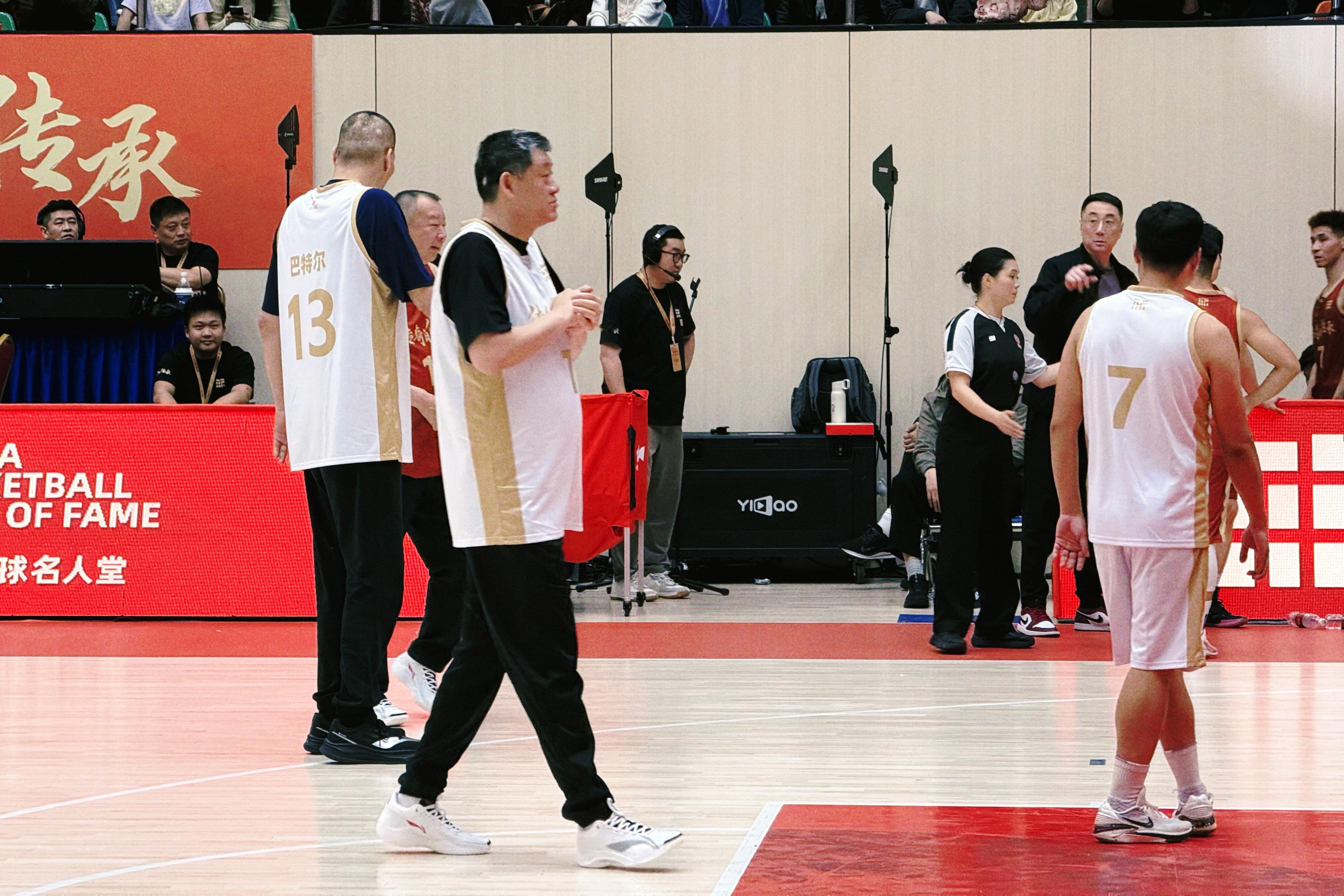 老家伙们“复出”了2025中国篮球名人堂入堂仪式 张家界·桑植