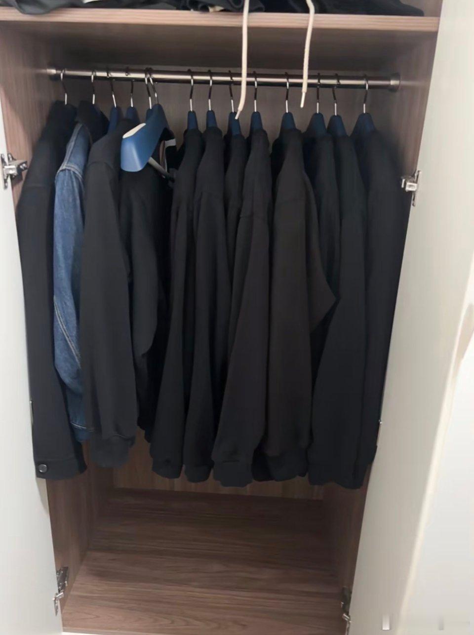 乱买衣服 隐形贫穷咱就是主打一个只买对的不买贵的同类型的衣服能连续买几次也是佩服