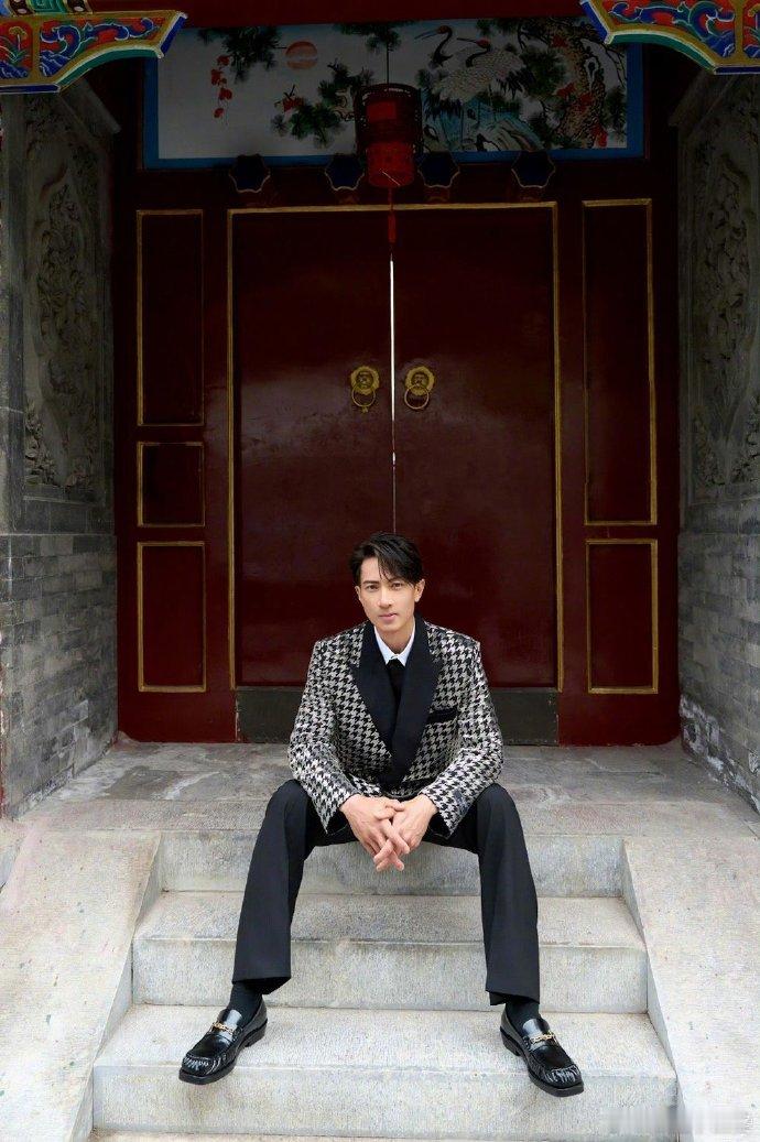 46 岁吴尊新杂志造型封神！和《公主小妹》南风瑾相似度拉满，颜值身材在线，冻龄状