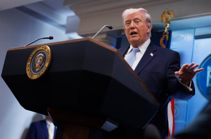 特朗普把我们全骗了！炸高官、轰伊朗、逼谈判，全是铺垫，目的只有一个：把驱逐舰钉进