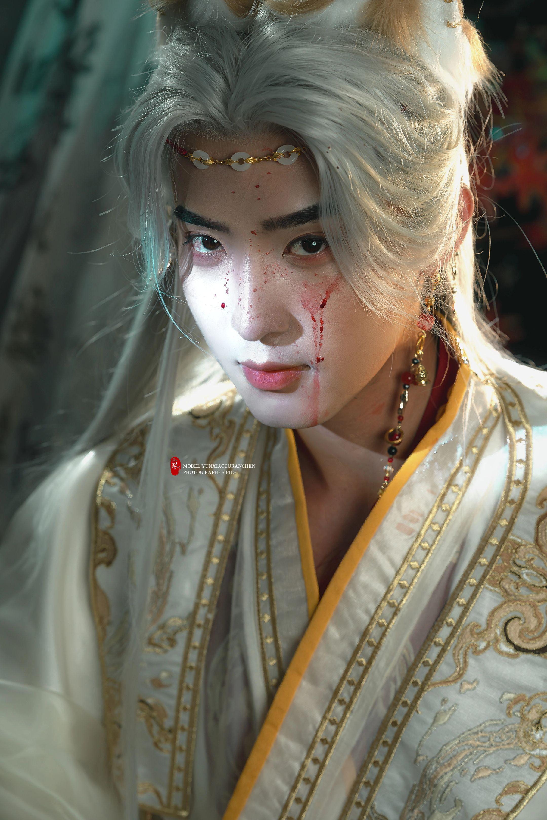 眼神刀人于无形。