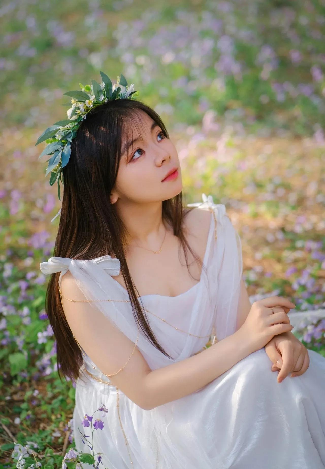 自然与甜妹的花环诗意