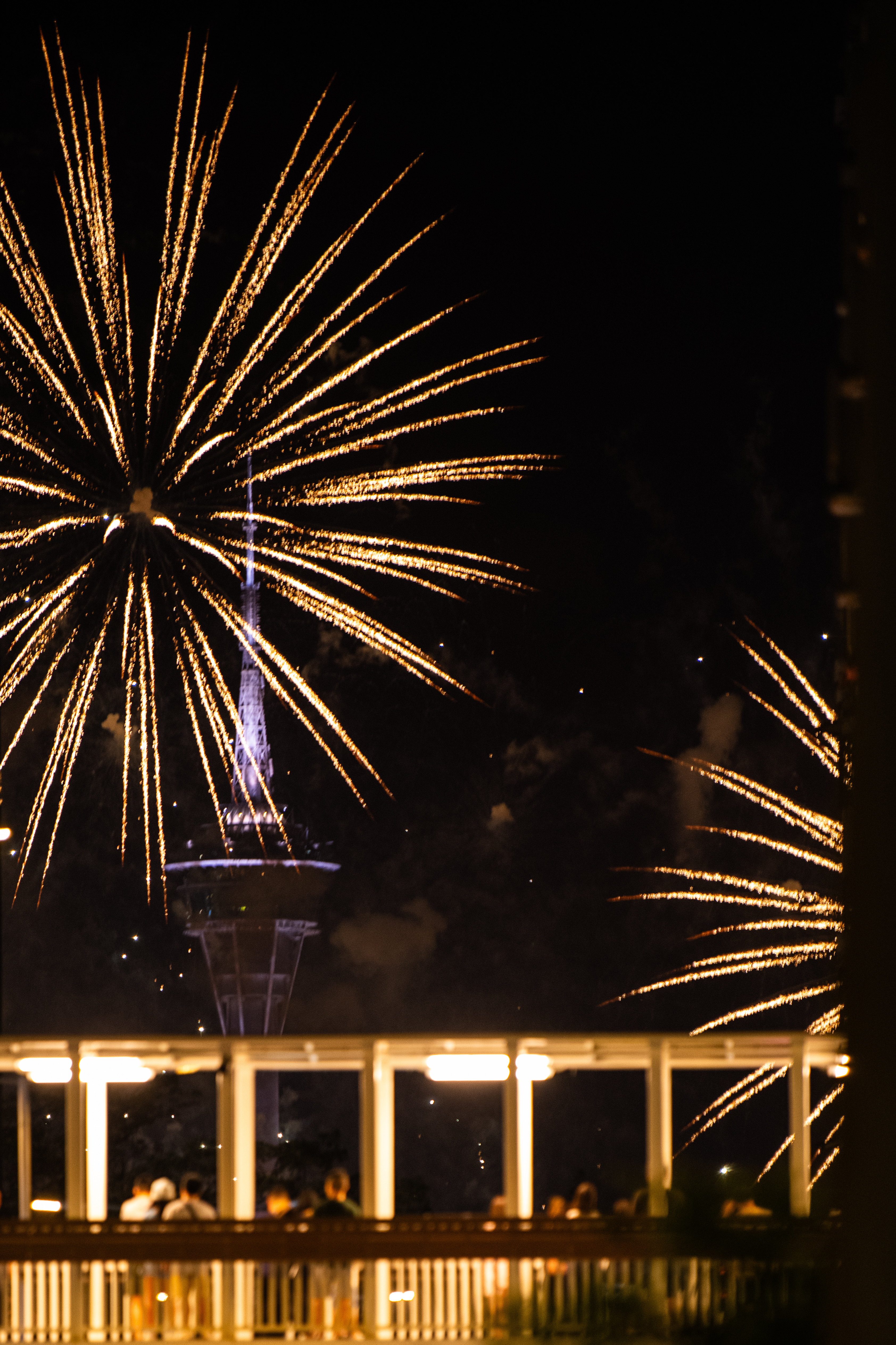 NBA中国赛2025 澳门今天有烟花秀，送一张朋友拍下的照片给有缘的人[月亮]那