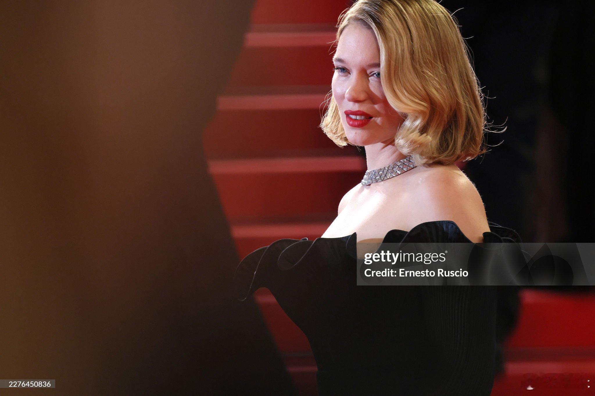 蕾雅·赛杜（Léa Seydoux）在本届戛纳电影节留下的迷人瞬间✨光影描绘出她