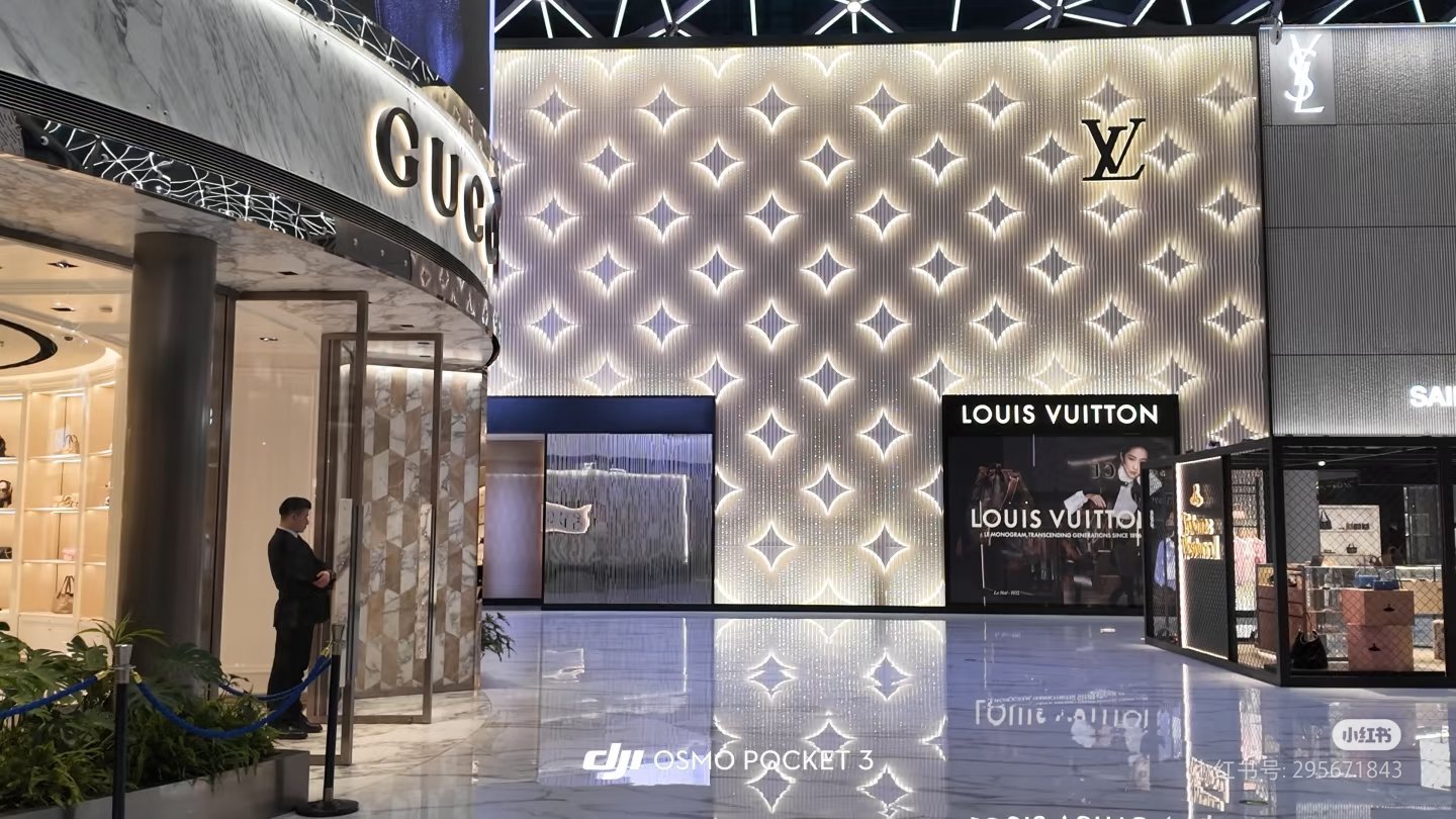 湖滨银泰新视角，刘亦菲LV地广