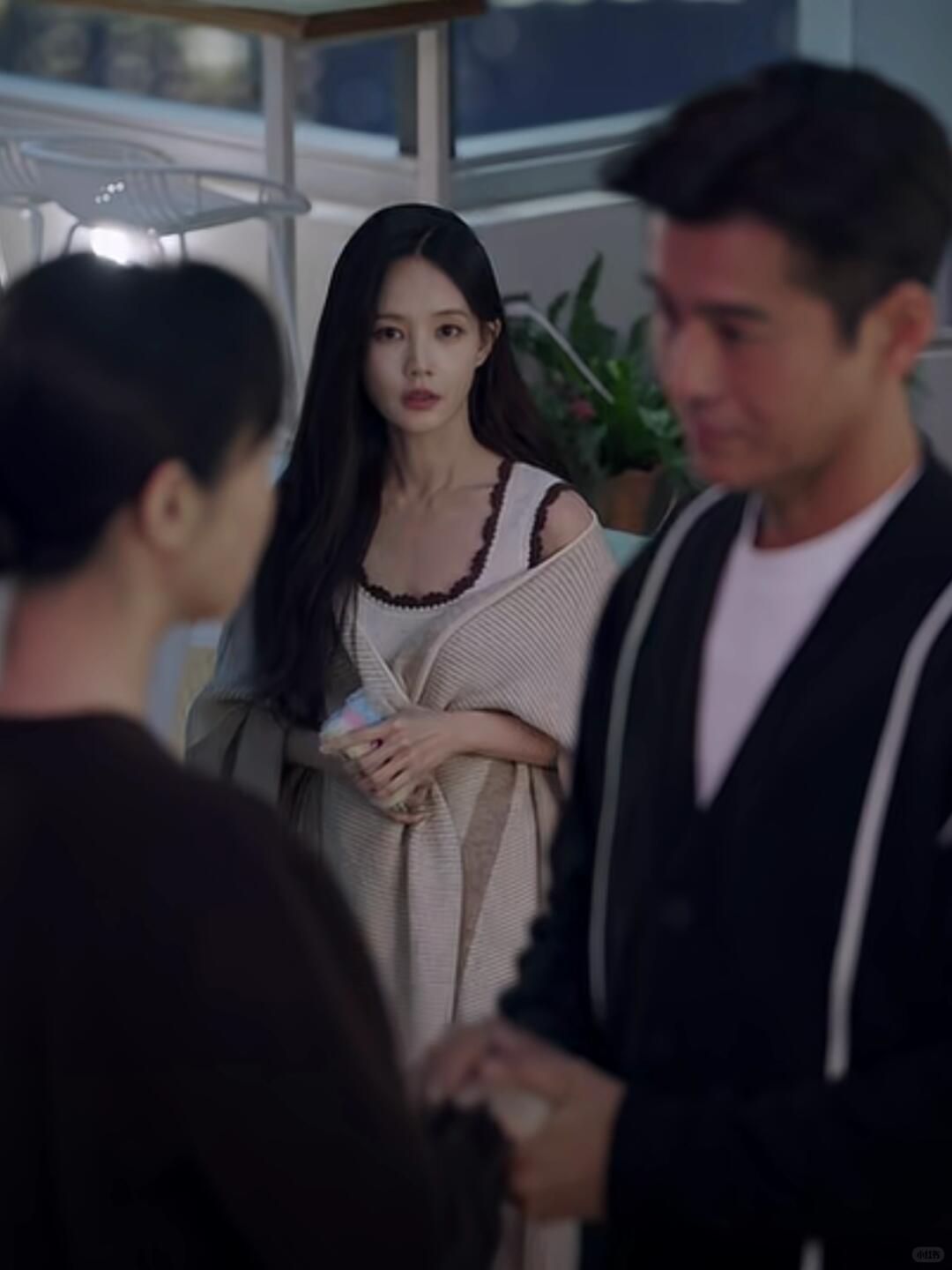 看《美人余》这么久，最让我想不通的，不是狄立人有多坏，而是 —— 余梦明明啥都查