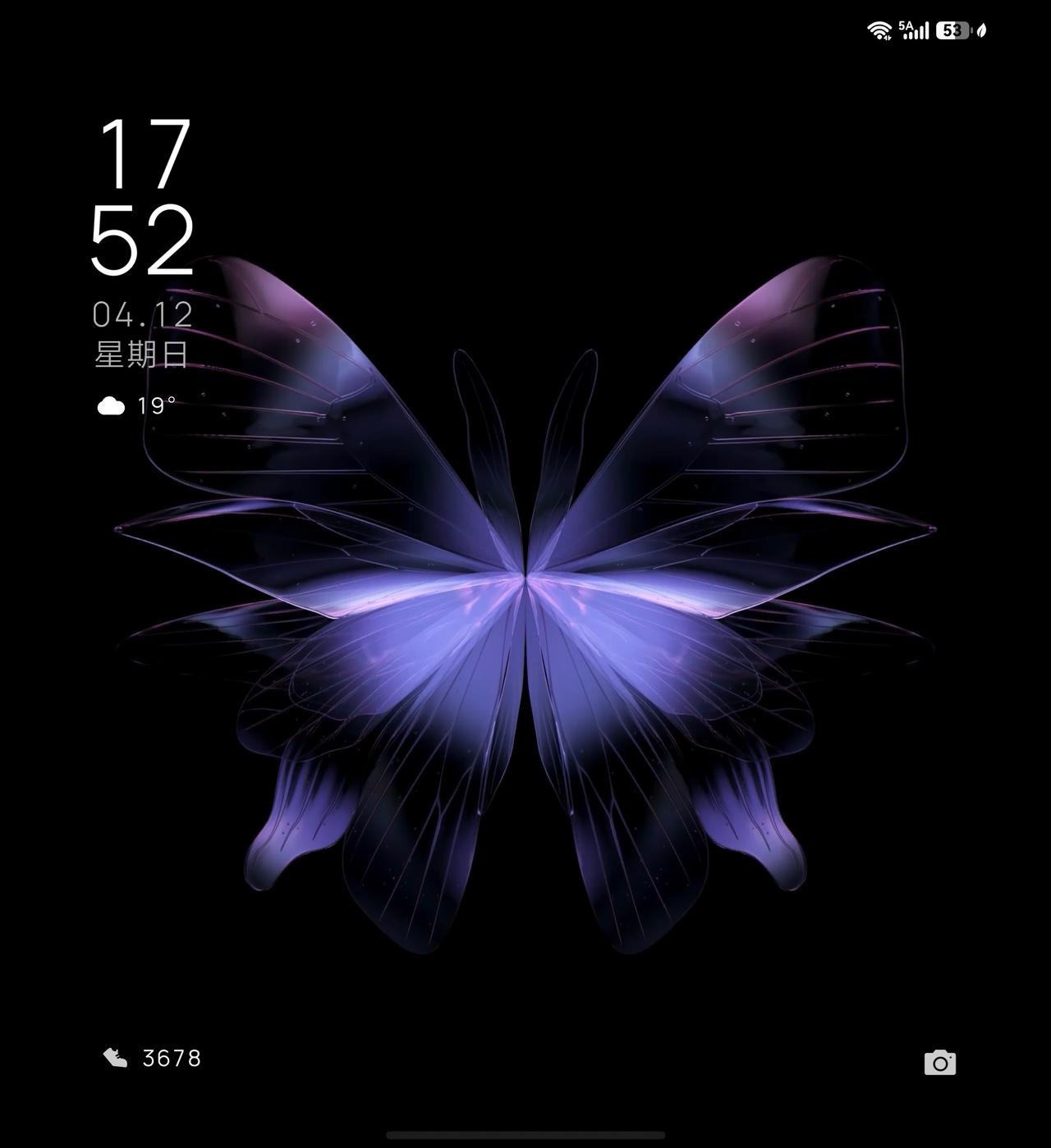 华为mateX7展开后，这种动态主题还是很漂亮的。

很多鸿蒙系统主题都要开会员