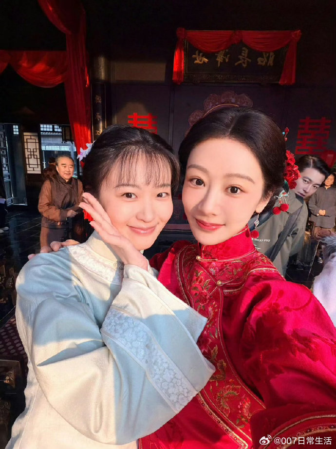 杨紫董竹君大婚簪花杨紫董竹君红衣 杨紫董竹君红衣 