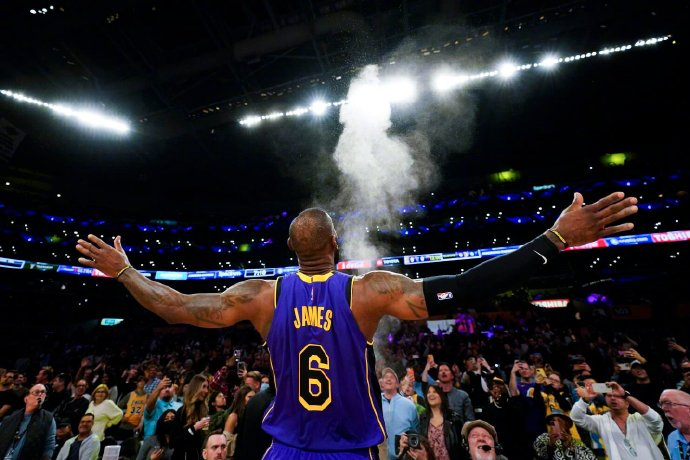 #掘金vs湖人# ​0-4被横扫，还是1-3给自己续命#湖人生死战#NBA# ​