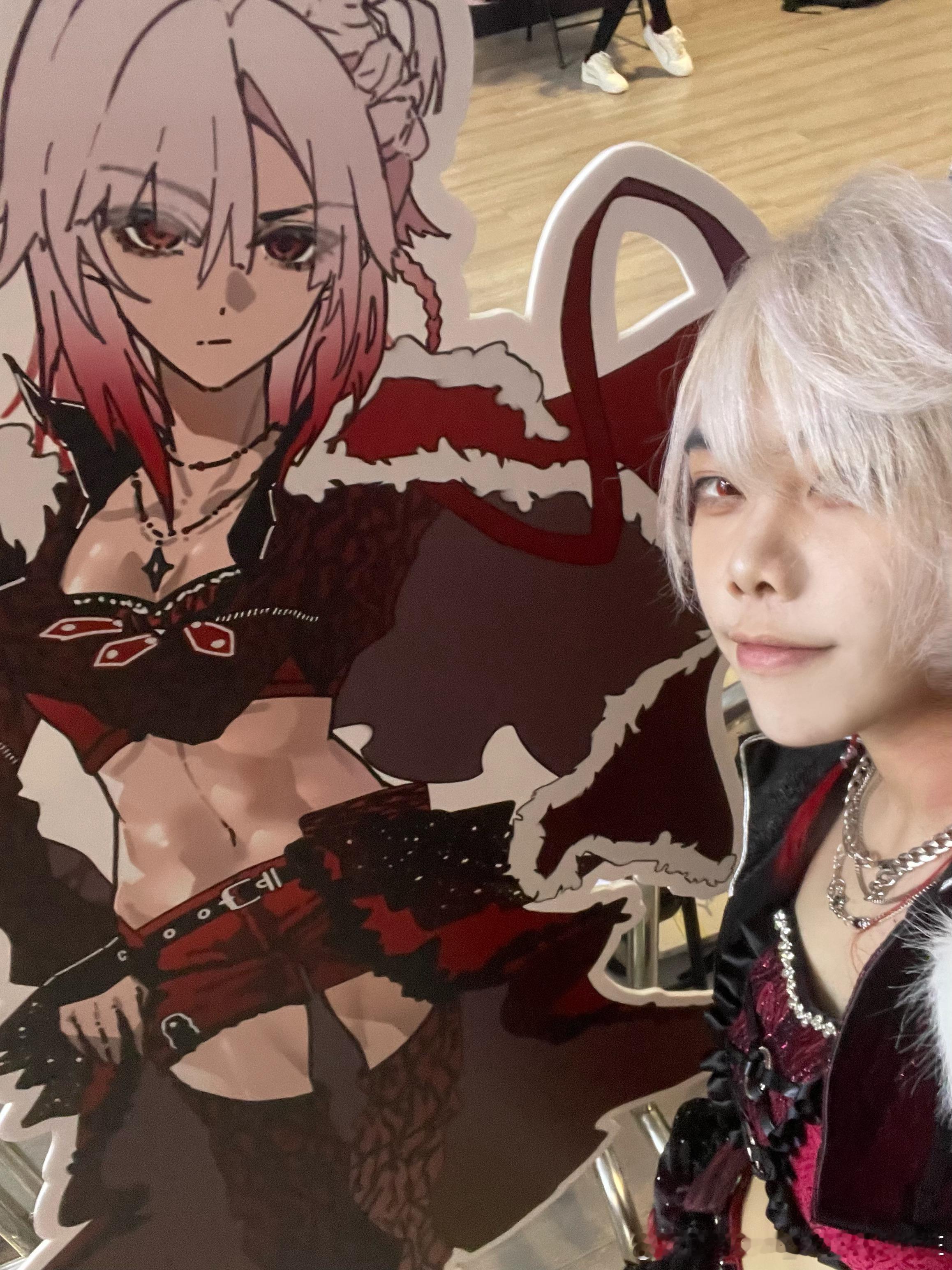 刚下班！今天没咋拍照有啥那个明天再说累吐了哎嘿 谢谢今天到来的大家！其他感谢的和
