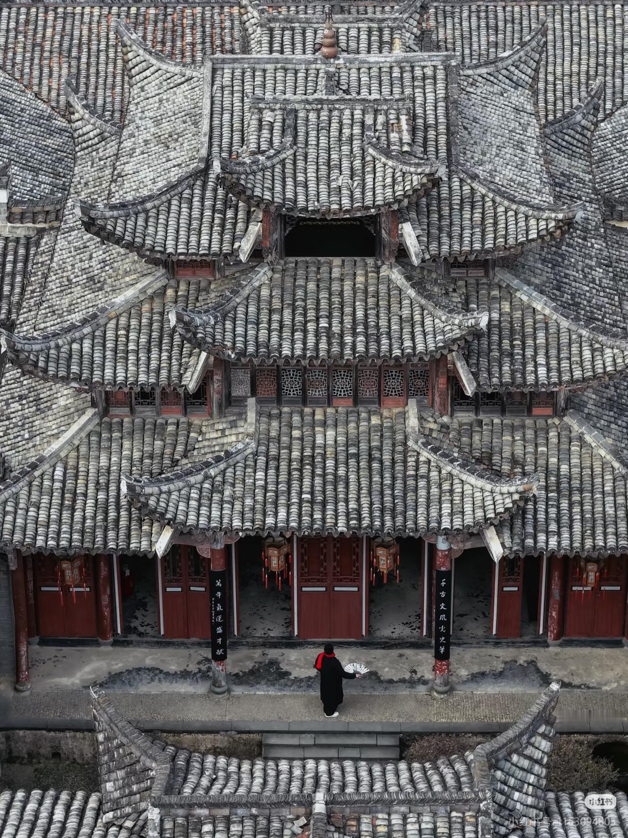 我很少用震撼形容一个地方，直到我来到衢州
如果暑假你不知道去哪游玩
那衢州江山真