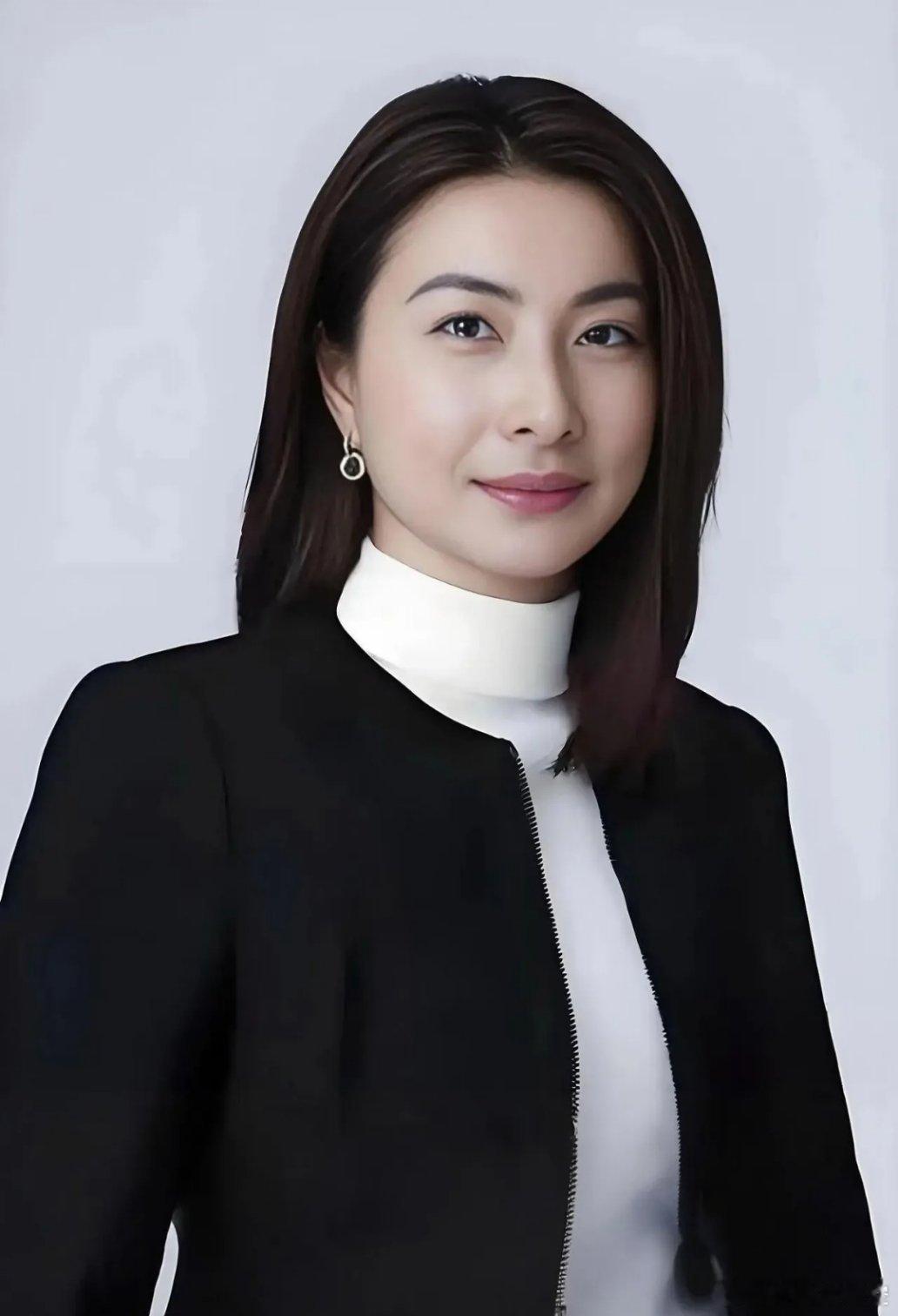 郭晶晶现在的心情估计比吃了苍蝇还恶心，她苦心经营几十年的形象，却因为看走了眼被牵