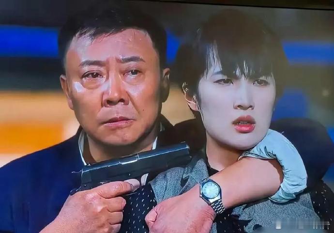 什么情况，是我的电视机是坏了吗？感觉画面怪怪的。 ​​​