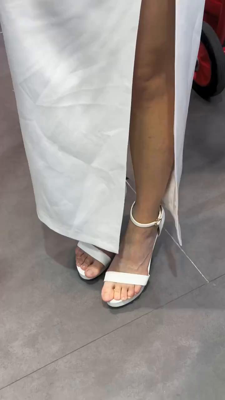 节日快乐，我的女神祝你永远貌美如花，人见人夸。