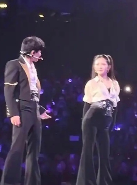 张杰和谢娜真是不是一家人，不进一家门！我要被笑死了 