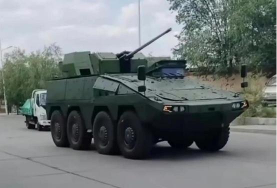 美媒称中国抄袭德国战车：俄缴获北约装备送华，才造出新的大八轮。
 
据《国家利益