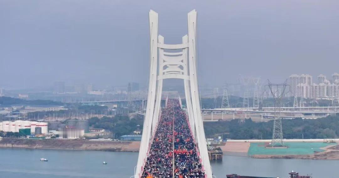 【32.6万，读懂一座城市的初心】当辞旧迎新的钟声还在豫章大地回荡，英雄城南昌已