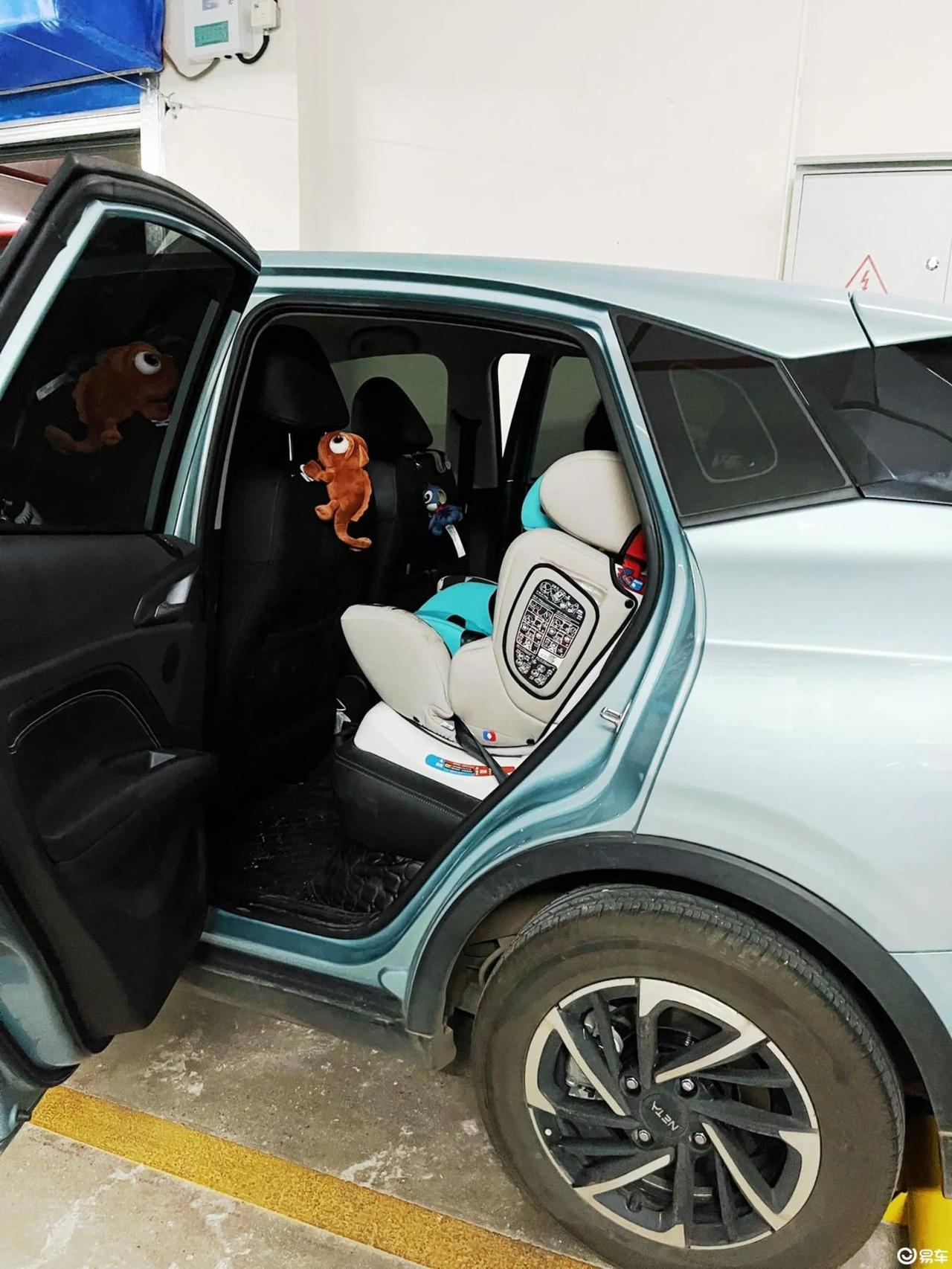 【车主：减震不好，雨刷也自己换了，语音识别精准度不高】
哪吒V 2021款长续航