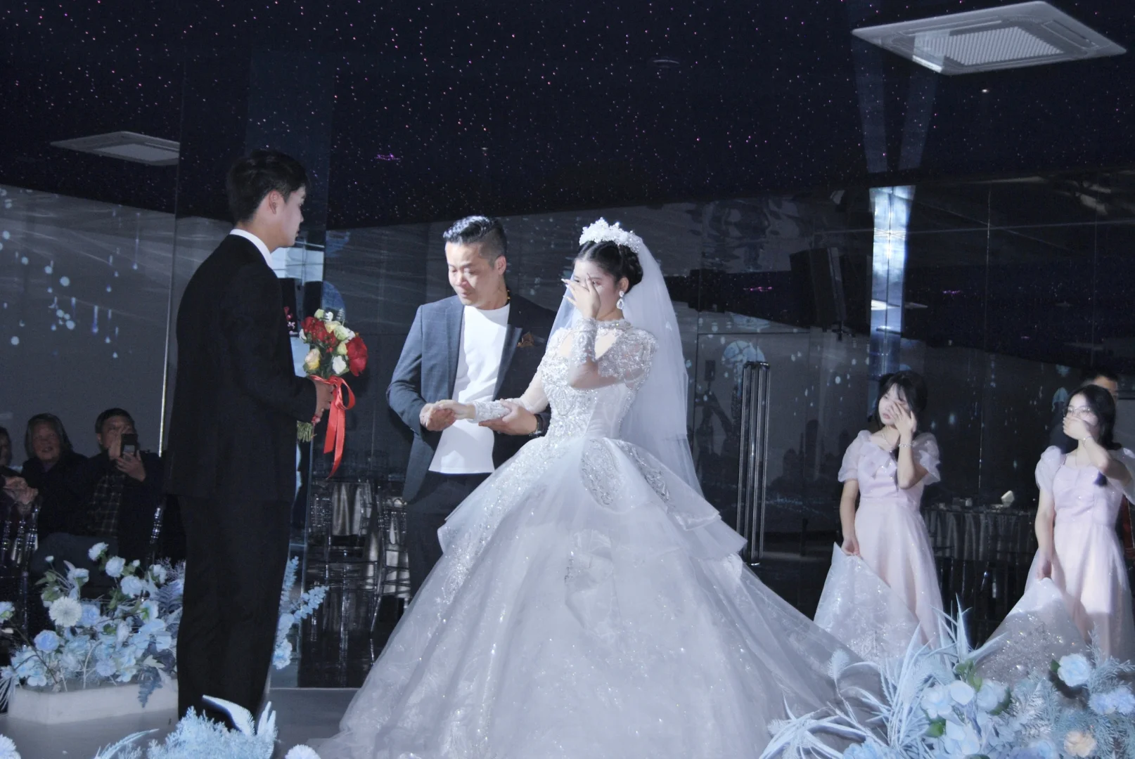 CCD拍好兄弟婚礼，新娘和伴娘都很美
尼康d3000配15-55镜头长焦取景拉胯...