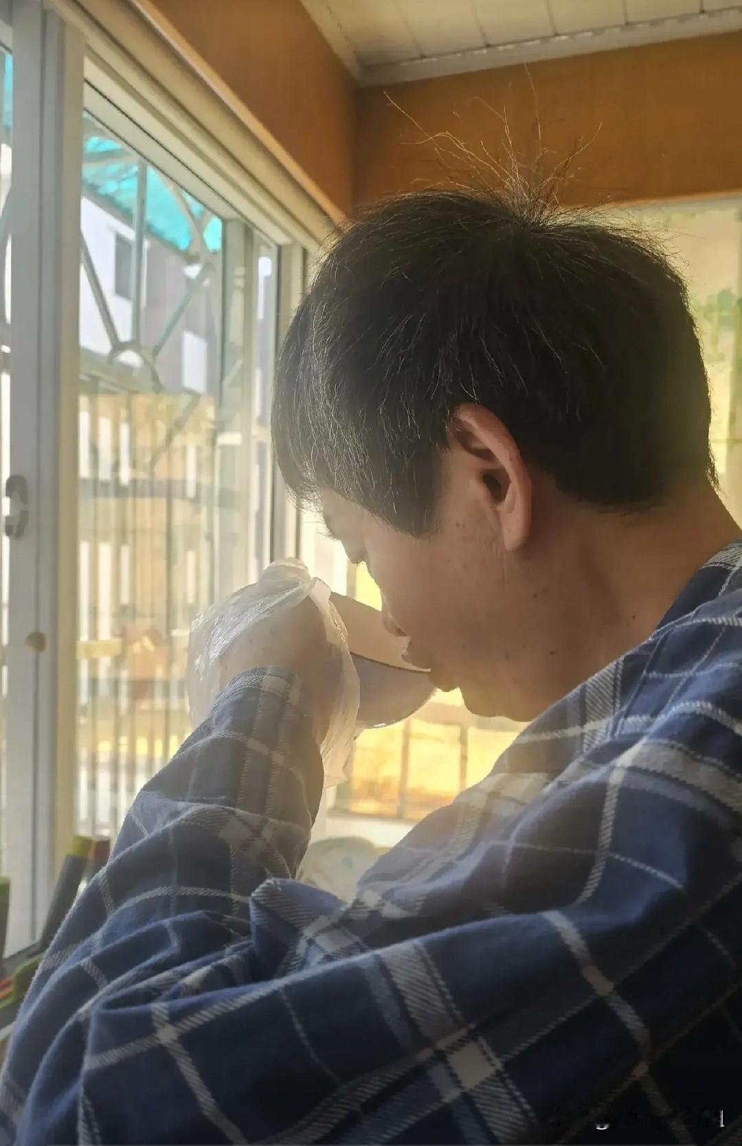 我一个农村妇女，哪懂这些。

事情是这样的，我每年都会给家里每人买一份意外险，钱