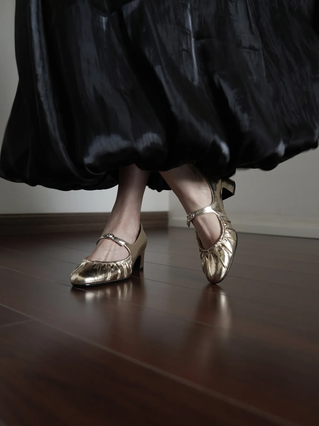 浅色香槟金，是比一般金色更显白的存在哇