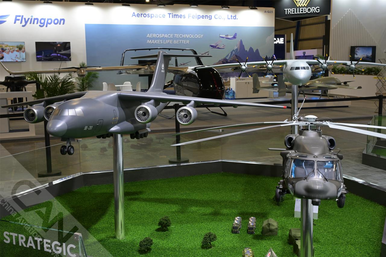 第十届新加坡航展，运20与直20在中国航空工业集团展台“同框”。（摄影：杨涛瑞）