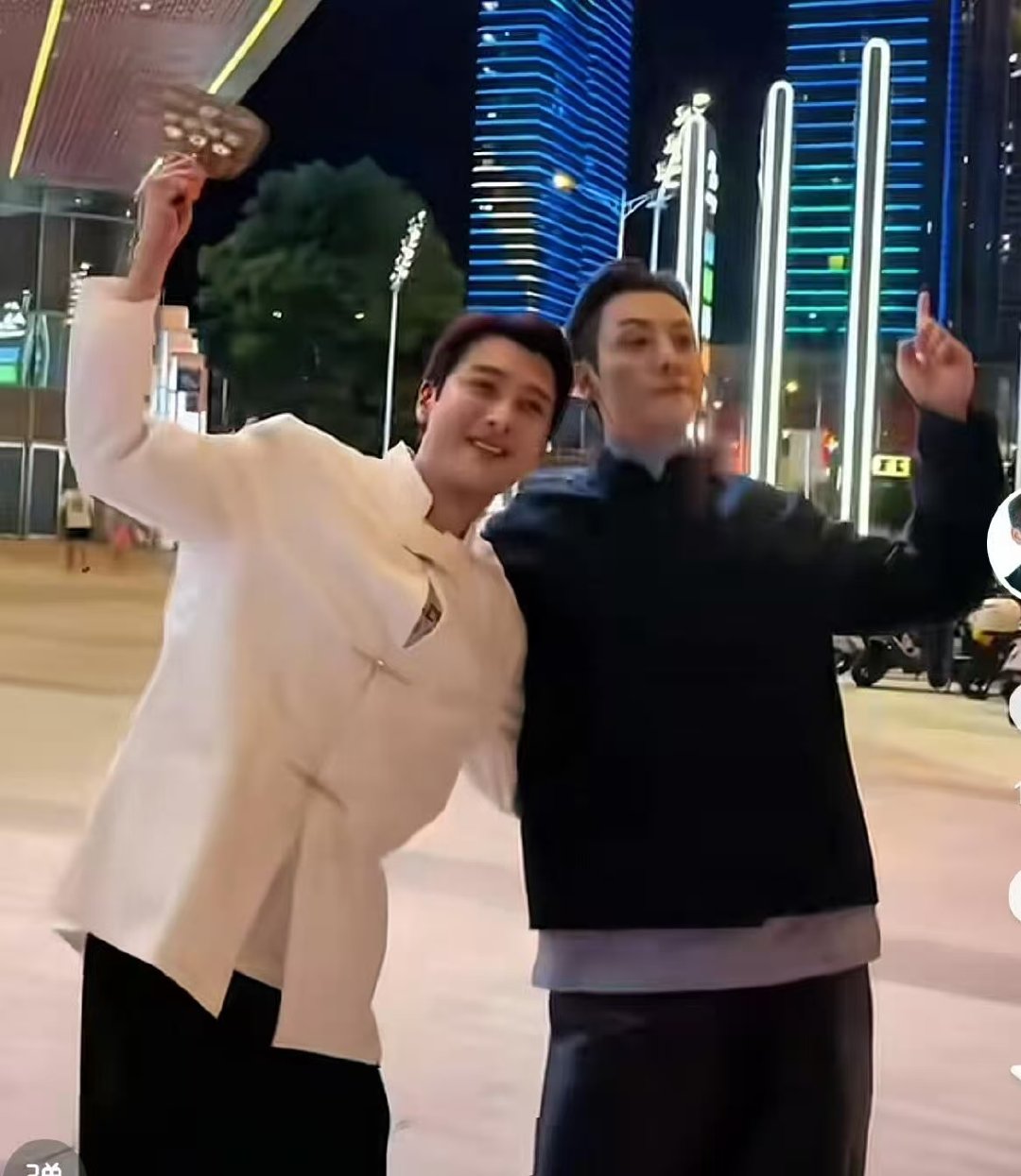 陈伟霆应昊茗三搭了陈伟霆应昊茗三搭 喂喂喂～不要小看我们之间的羁绊，我们可是三生
