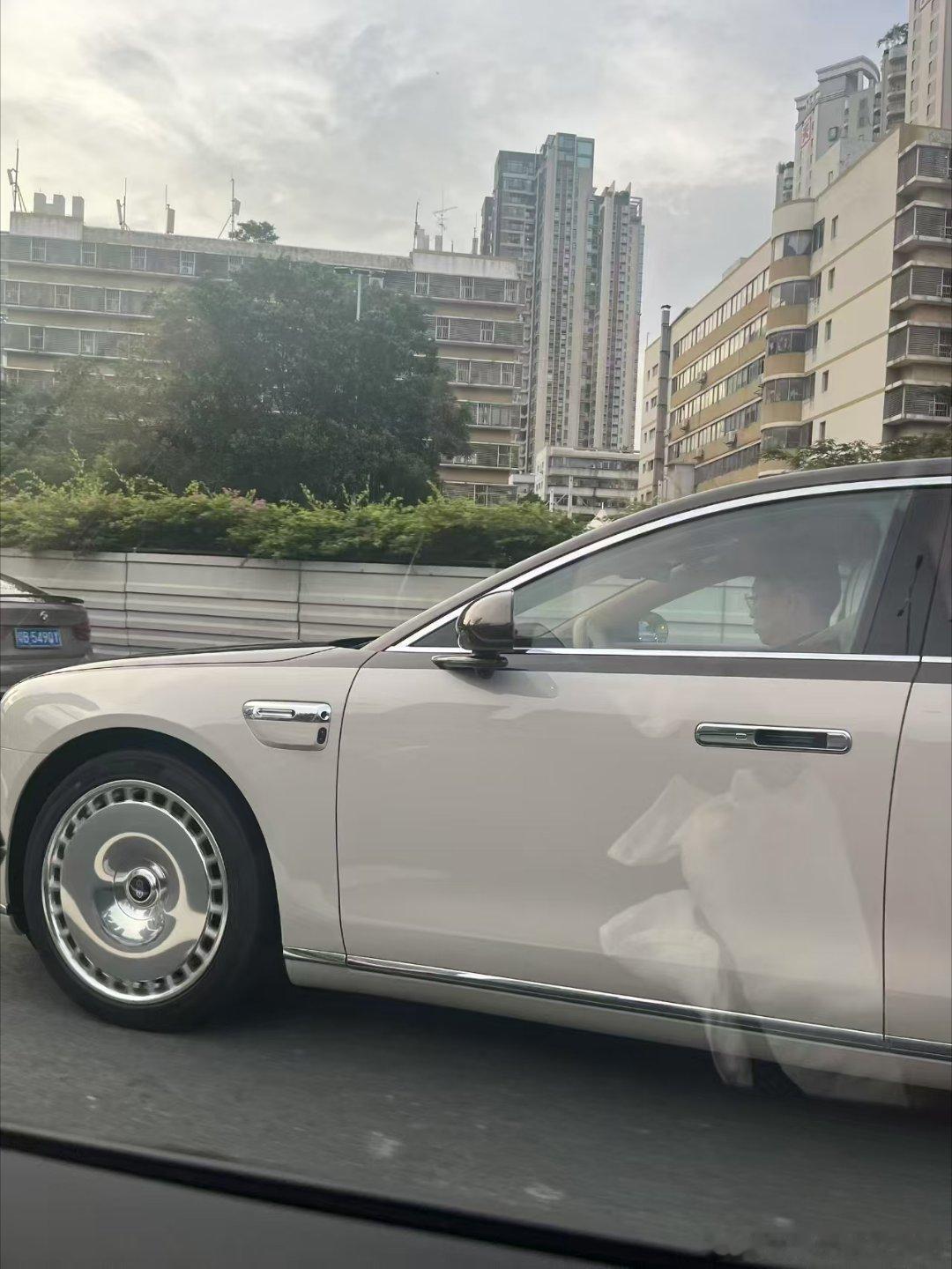 还得是自家的车，这次开的是——尊界S800 [doge] ​​​