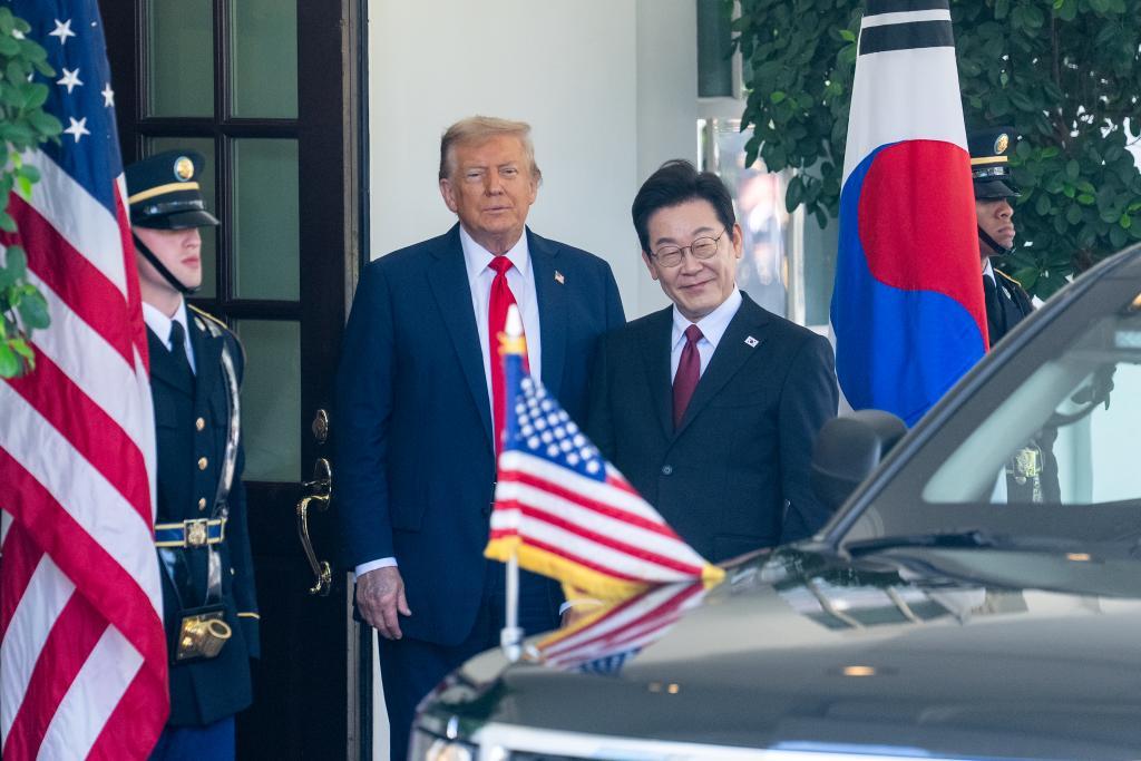 特朗普砍军演、李在明要战权，这出戏唱的是“钱”不是“和平”

8月16日，特朗普