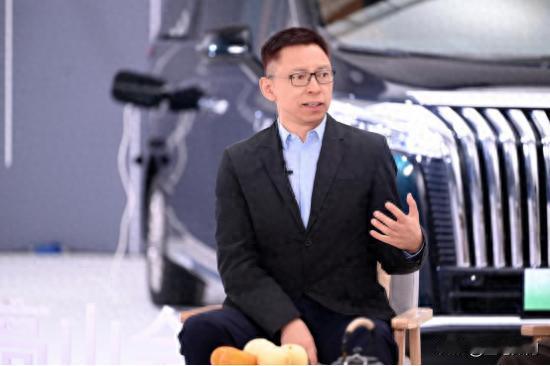 我不同意这个观点？知识多的人说话不见得都磕绊不流畅。

我看了张朝阳在《星空下的