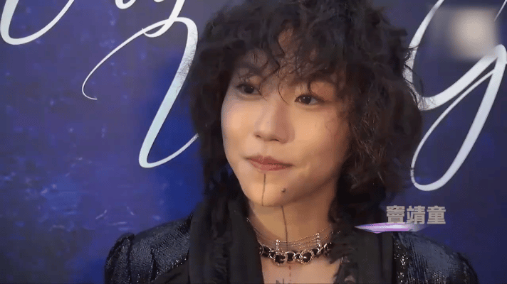 导演李孟桥谈及窦靖童与王传君的CP感时，直截了当地表示“没必要刻意去营造”。她称