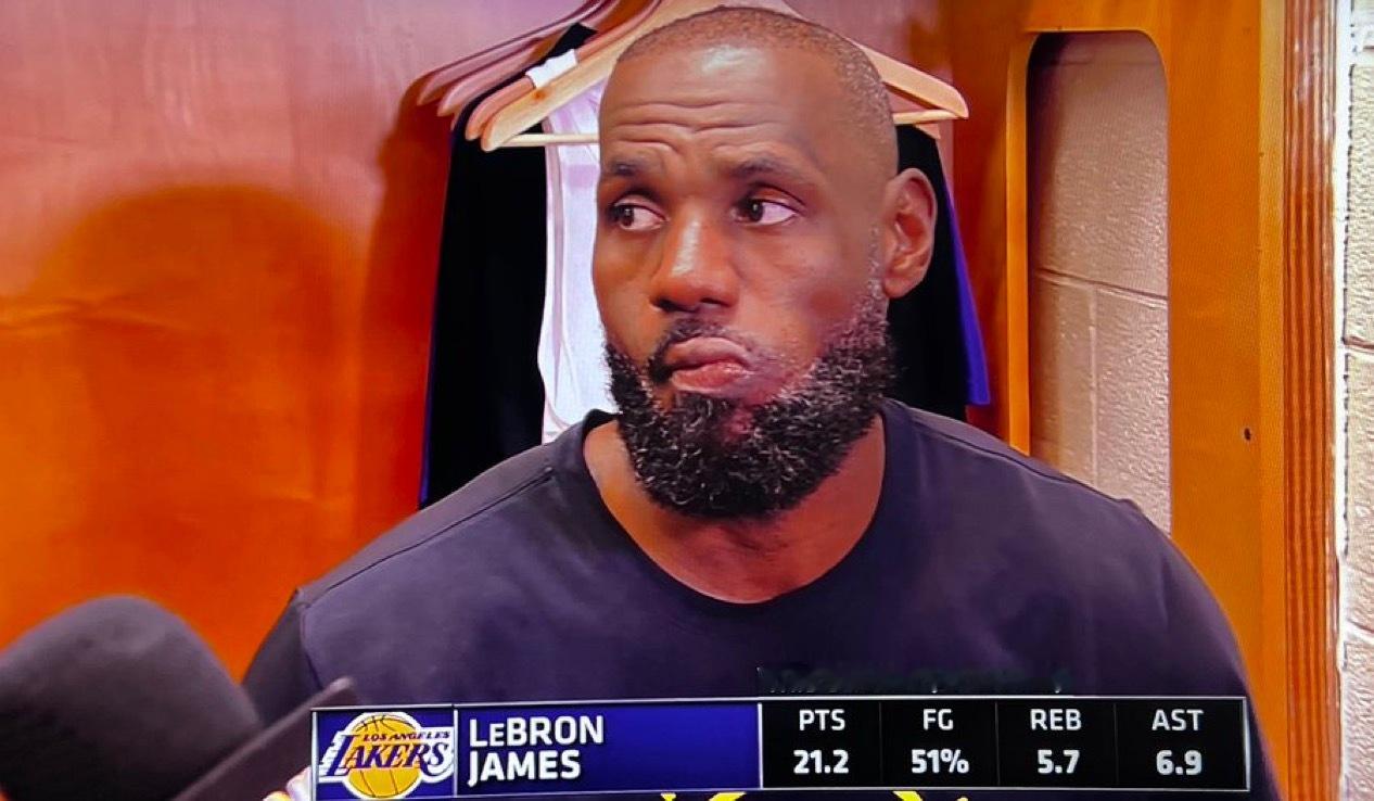 詹姆斯在被问及球队当前防守与赛季初的对比：“不要和赛季初比较。着眼于当下。这就是