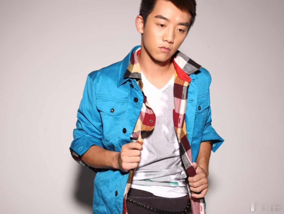 郑恺边录跑男边带娃呜呜呜，有一种时间的羁绊，而且也是很幸福的，对于和跑男的节目陪