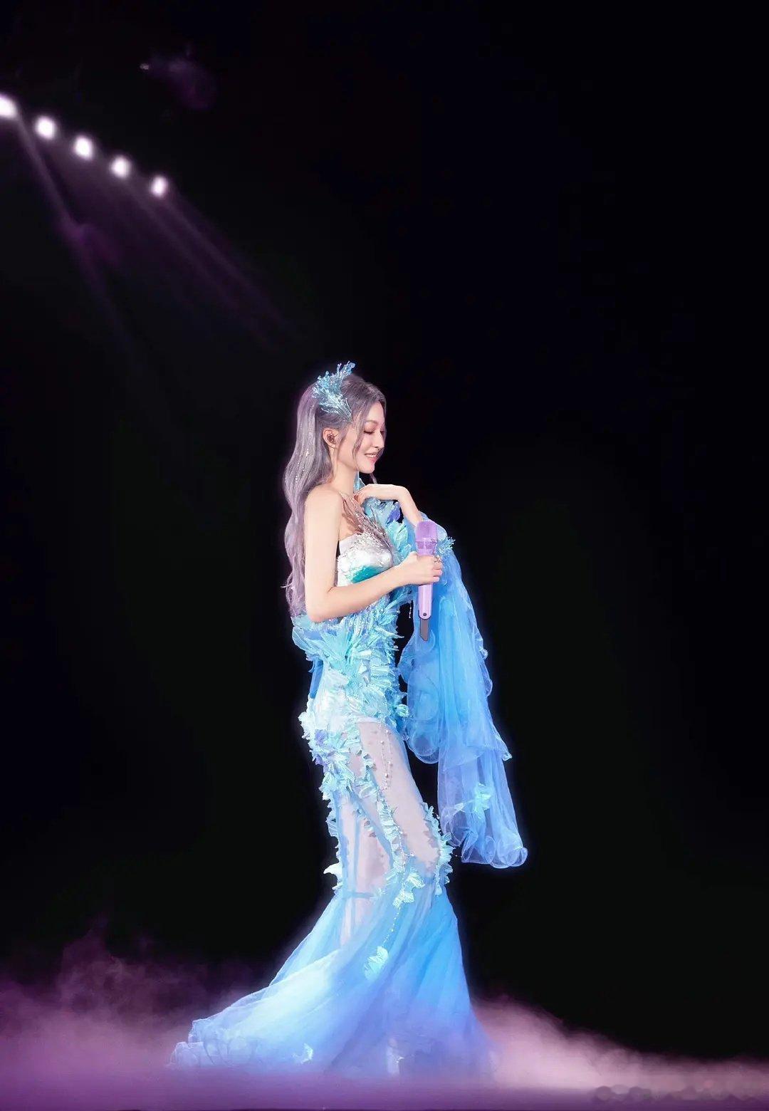 张韶涵演唱会造型应该是女歌手最好看的吧 ​​​