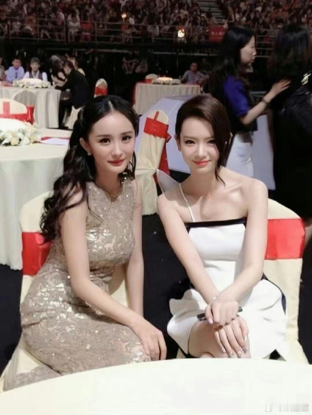 比起脸蛋，戚薇的气质和性格魅力更加吸引人！小时候看夏家三千金，夏友善的人设那么坏