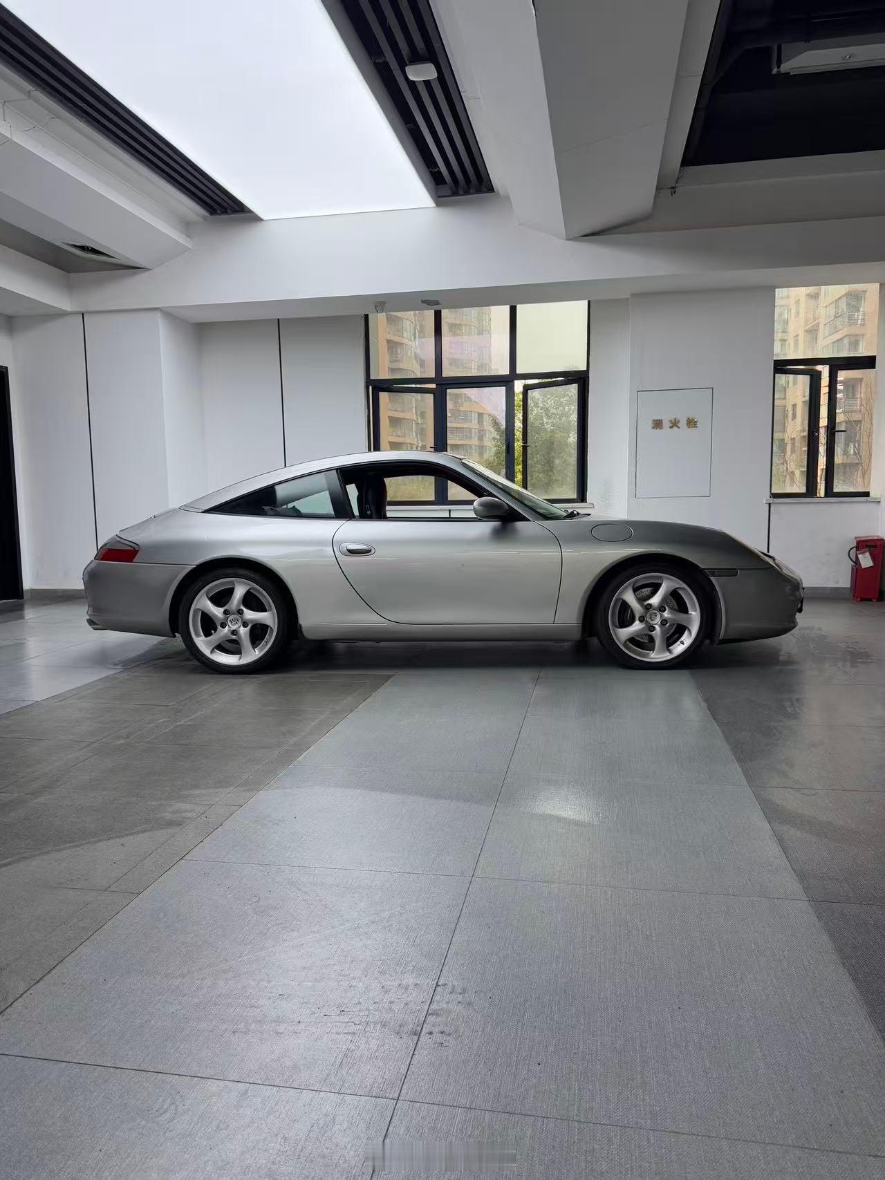 22年前的保时捷911 Targa，这车足够少见了吧而且还是一手车，简直绝了20
