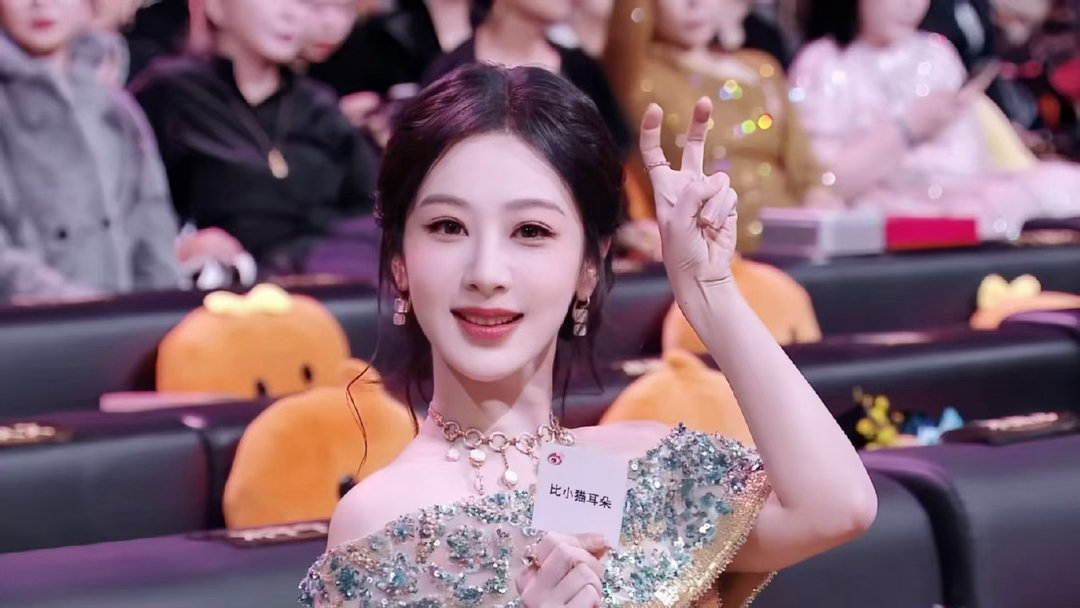 杨紫[超话]  yz杨紫李祯 yz杨紫家业 yz杨紫 你的美貌在我心里收藏。比今
