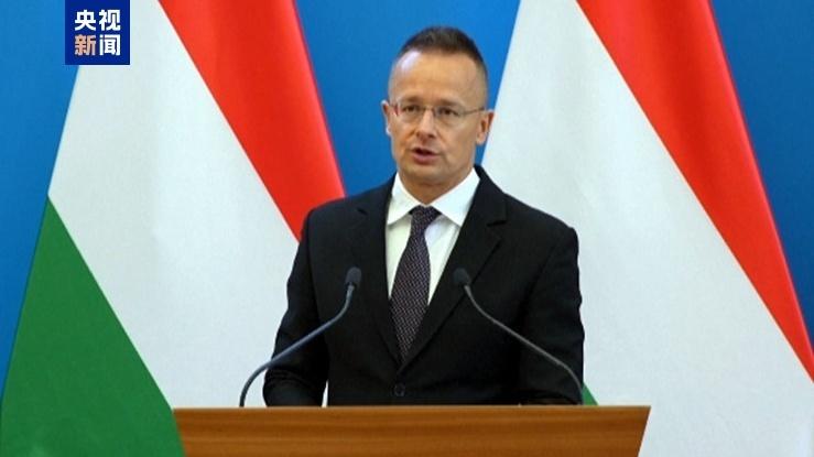 匈牙利外长西雅尔多当地时间25日表示，从当天起逐步停止向乌克兰输送天然气。
西雅