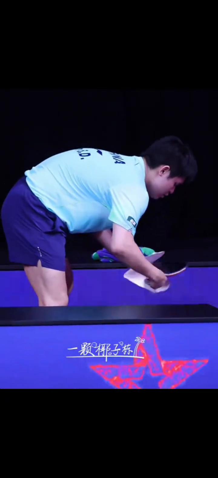 一颗椰子杯。