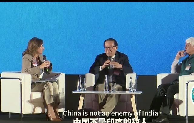 印度记者：中国和印度有领土争端。
说起中印边界这事儿，搁谁听来都觉得头大。两家大
