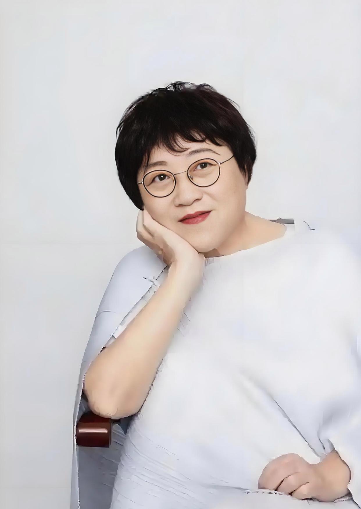情感专家说：男人思念女人，多半惦念那份真切的肉身羁绊；女人思念男人，更多渴求心底