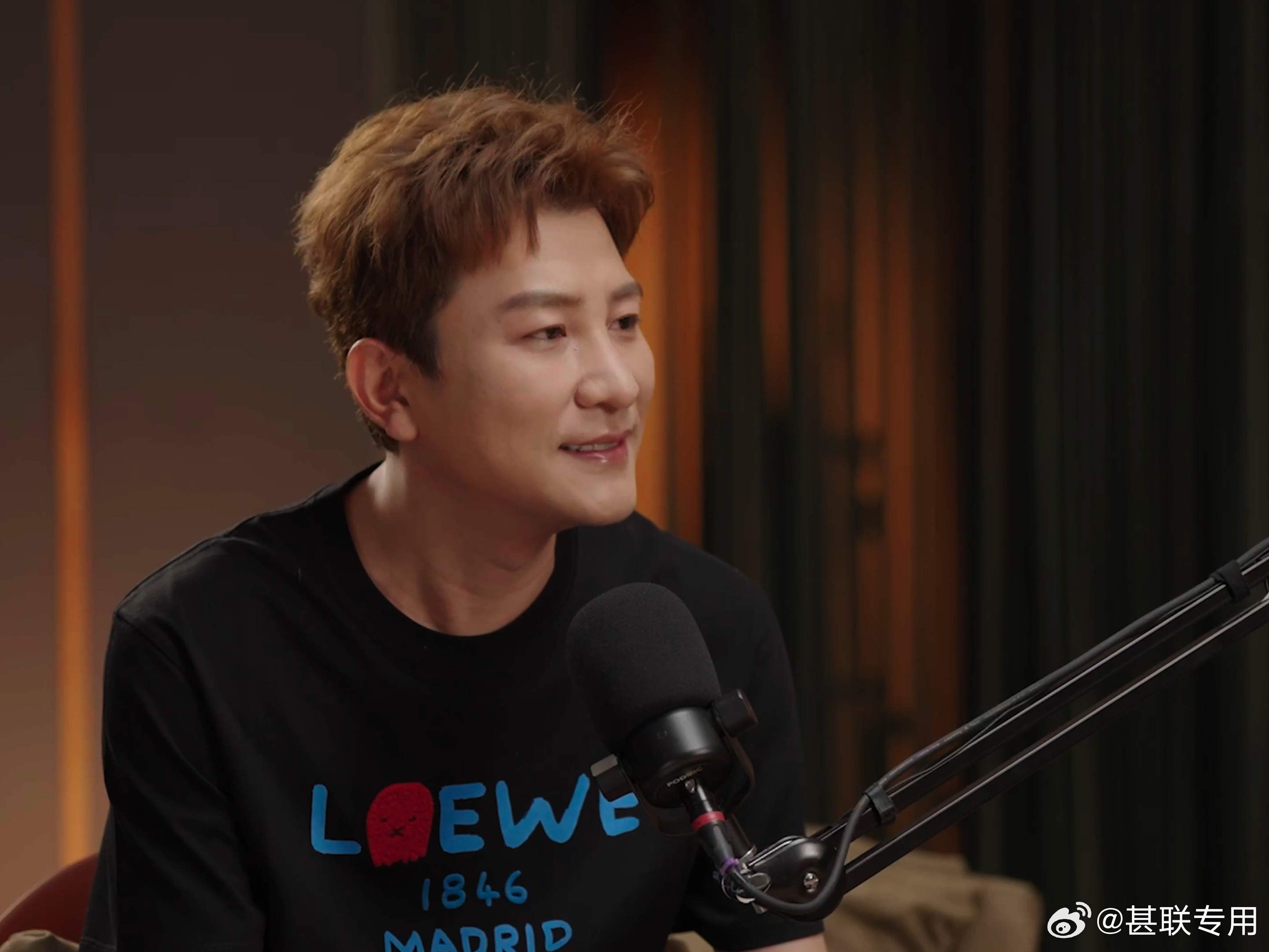 VaVa回应怼梁源的原因VaVa说乐评人需要帮音乐市场变更好VaVa不回避曾经的